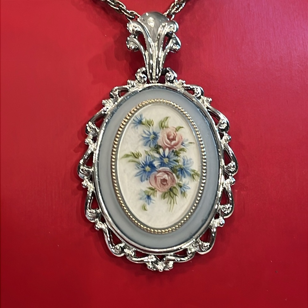 Necklace with a Floral Design Pendant set Silver tone  & 30” chain included